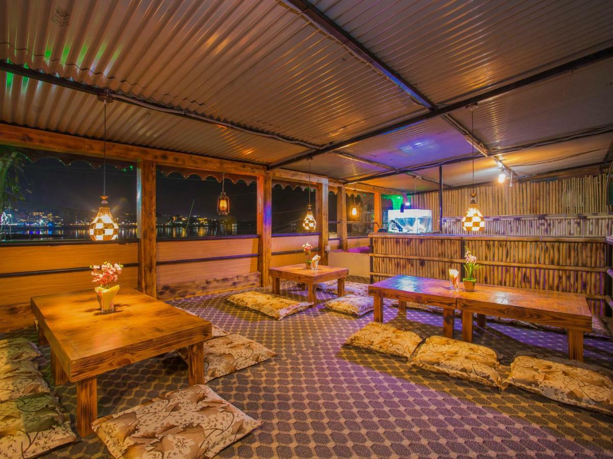 Hotel Fewa Corner & Restro Покхара Экстерьер фото